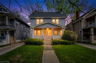 921 Helmsdale Road, Cleveland Heights, OH 44112