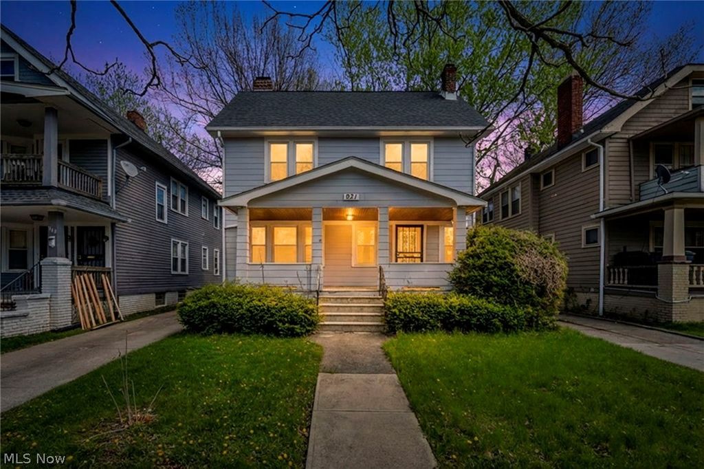 921 Helmsdale Road, Cleveland Heights, OH 44112