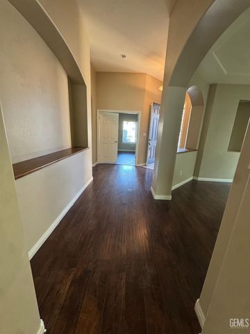 609 Shady Meadow Court, Bakersfield, CA 93308