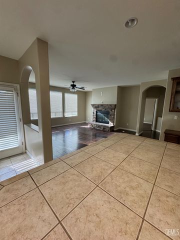 609 Shady Meadow Court, Bakersfield, CA 93308