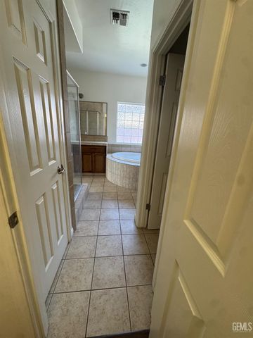 609 Shady Meadow Court, Bakersfield, CA 93308