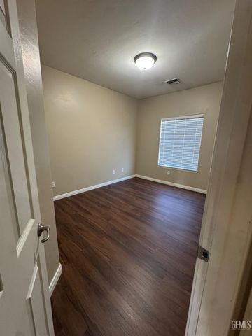 609 Shady Meadow Court, Bakersfield, CA 93308