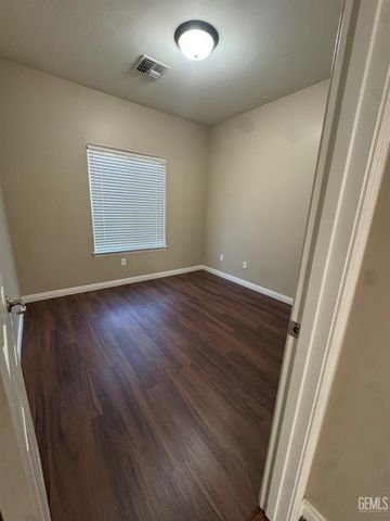 609 Shady Meadow Court, Bakersfield, CA 93308