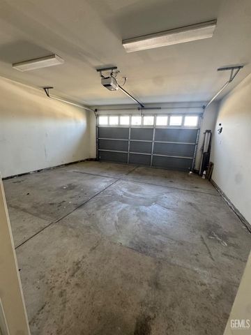 609 Shady Meadow Court, Bakersfield, CA 93308