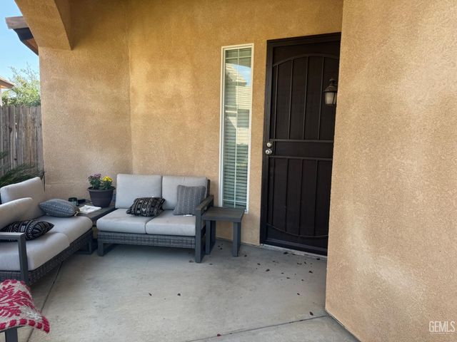 609 Shady Meadow Court, Bakersfield, CA 93308