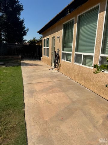 609 Shady Meadow Court, Bakersfield, CA 93308