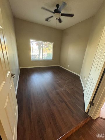 609 Shady Meadow Court, Bakersfield, CA 93308