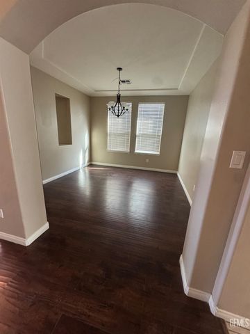 609 Shady Meadow Court, Bakersfield, CA 93308