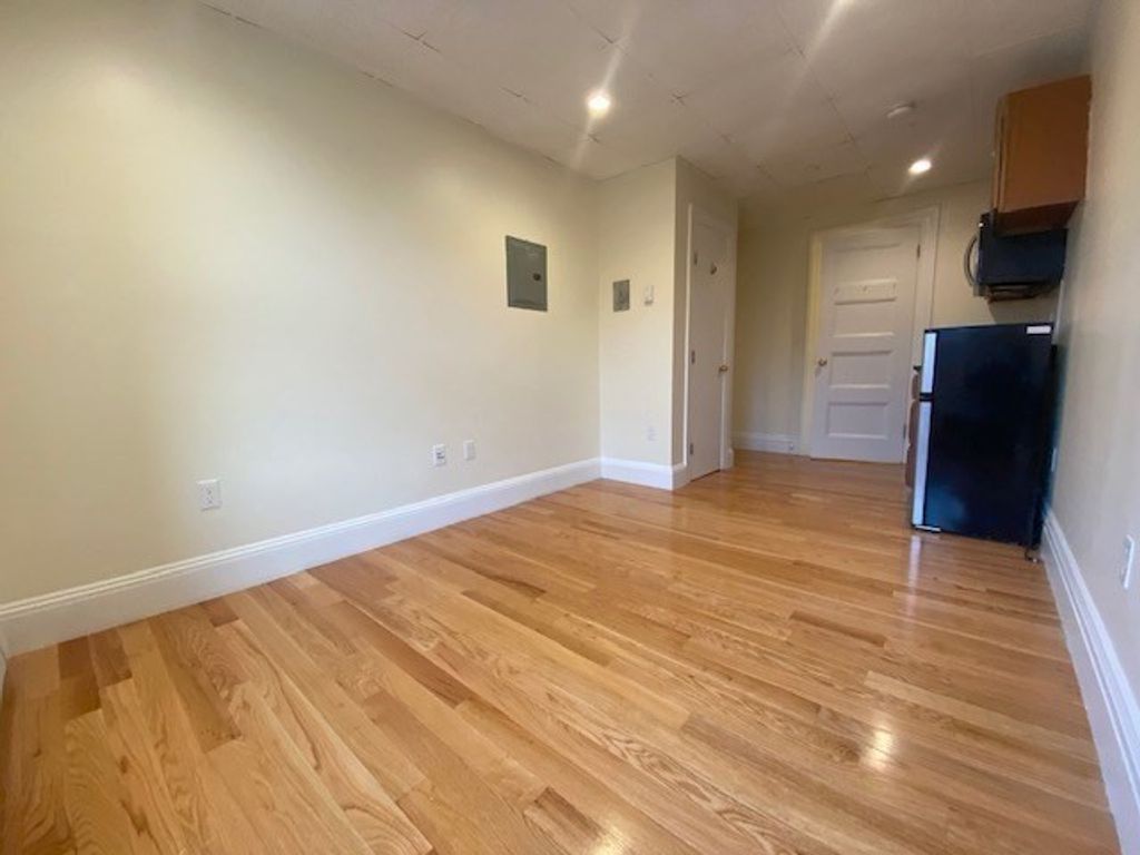 302 Newbury 10, Boston, MA 02115