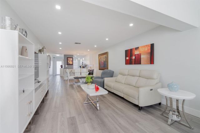 2400 Malayan Dr 94-D, Delray Beach, FL 33445