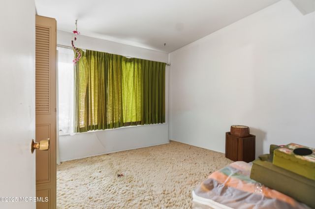 15 Summit Avenue, Manalapan, NJ 07726