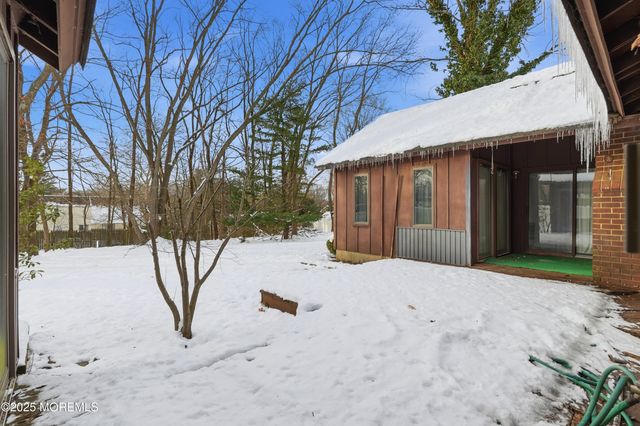 15 Summit Avenue, Manalapan, NJ 07726