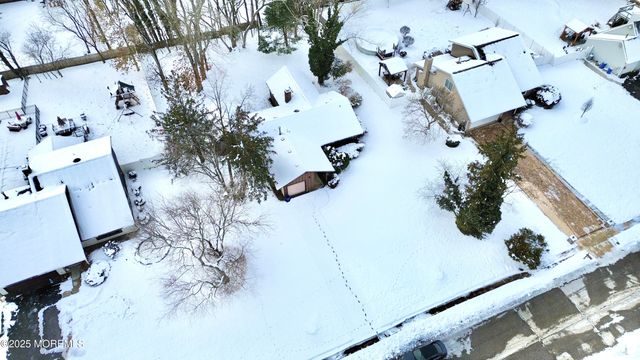 15 Summit Avenue, Manalapan, NJ 07726