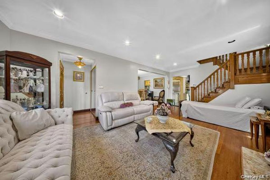 47-57 Utopia Parkway, Flushing, NY 11358 — photo 3
