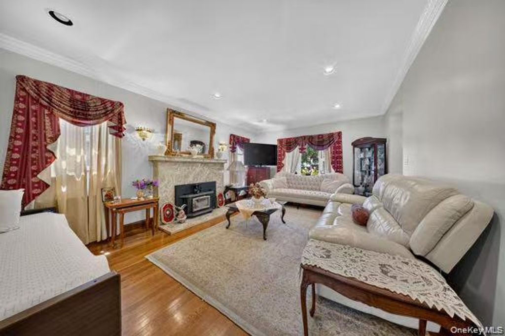 47-57 Utopia Parkway, Flushing, NY 11358 — photo 4