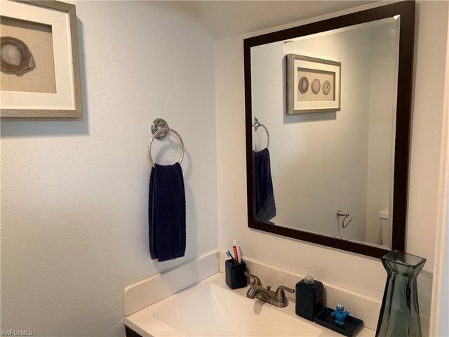 13160 Kings Point DR 2, Fort Myers, FL 33919