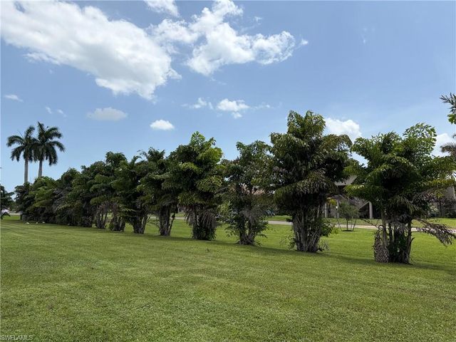 13160 Kings Point DR 2, Fort Myers, FL 33919