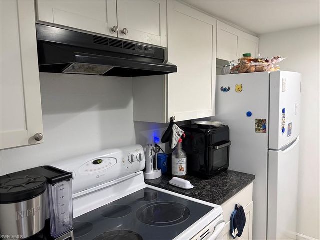 13160 Kings Point DR 2, Fort Myers, FL 33919