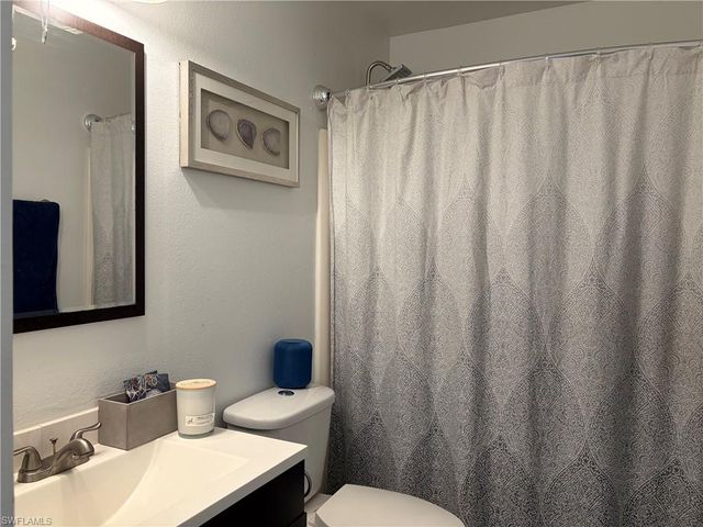 13160 Kings Point DR 2, Fort Myers, FL 33919