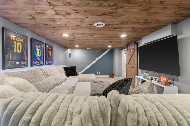 924 Marquette ROAD, Hartland, WI 53029