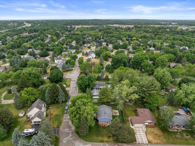 924 Marquette ROAD, Hartland, WI 53029