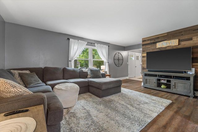 924 Marquette ROAD, Hartland, WI 53029