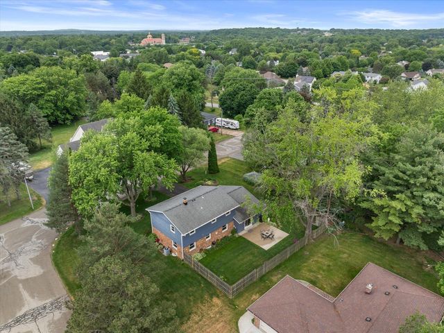 924 Marquette ROAD, Hartland, WI 53029
