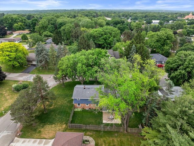 924 Marquette ROAD, Hartland, WI 53029
