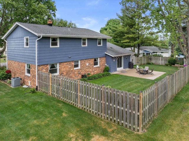 924 Marquette ROAD, Hartland, WI 53029