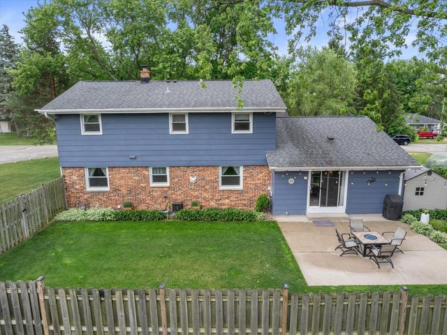 924 Marquette ROAD, Hartland, WI 53029