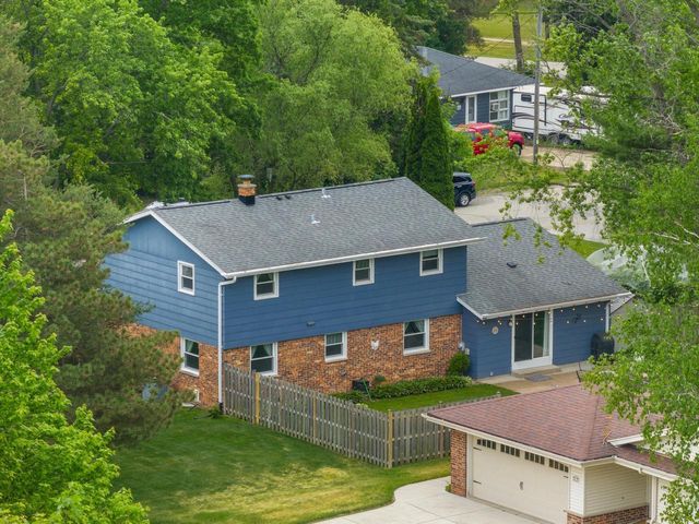 924 Marquette ROAD, Hartland, WI 53029