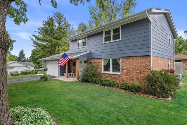 924 Marquette ROAD, Hartland, WI 53029