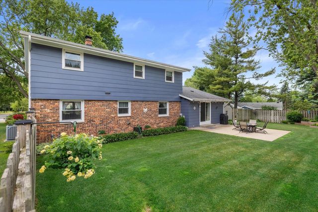 924 Marquette ROAD, Hartland, WI 53029