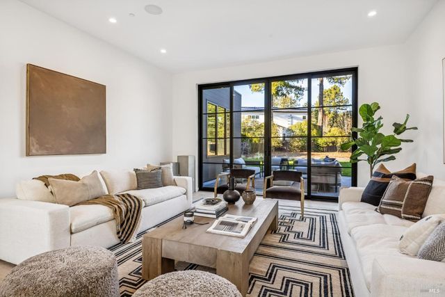 33 Fawn Dr, San Anselmo, CA 94960