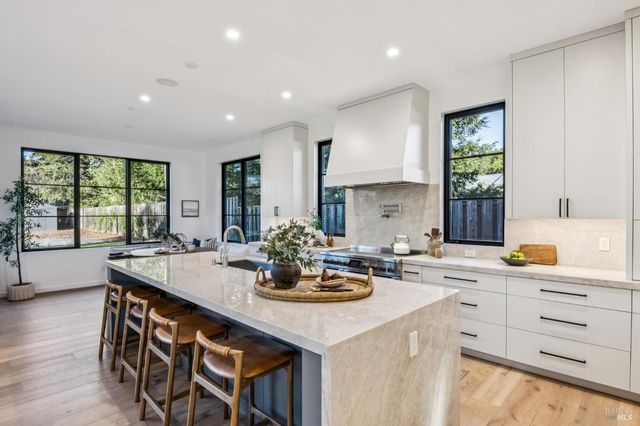 33 Fawn Dr, San Anselmo, CA 94960