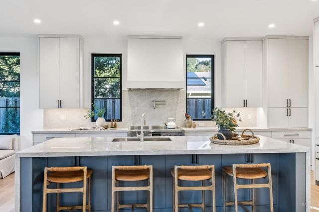 33 Fawn Dr, San Anselmo, CA 94960