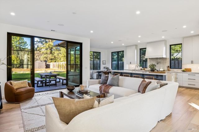 33 Fawn Dr, San Anselmo, CA 94960