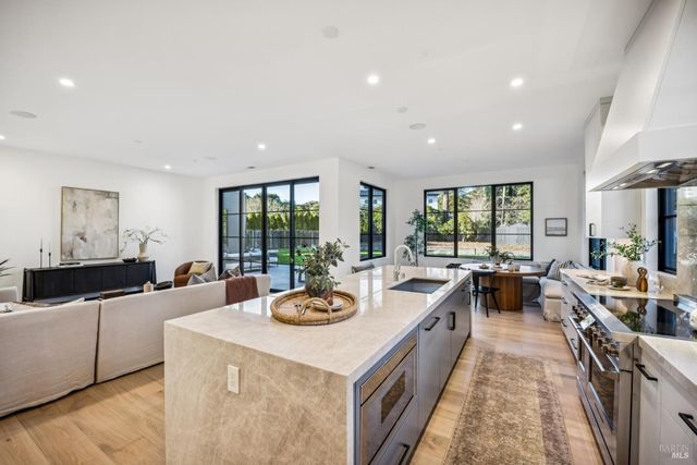 33 Fawn Dr, San Anselmo, CA 94960