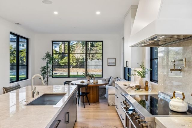 33 Fawn Dr, San Anselmo, CA 94960