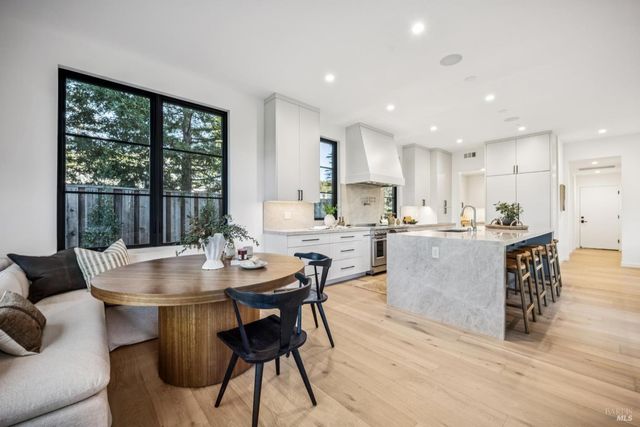 33 Fawn Dr, San Anselmo, CA 94960