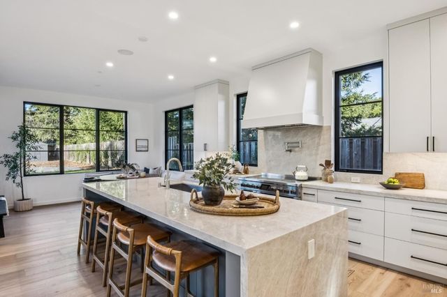 33 Fawn Dr, San Anselmo, CA 94960