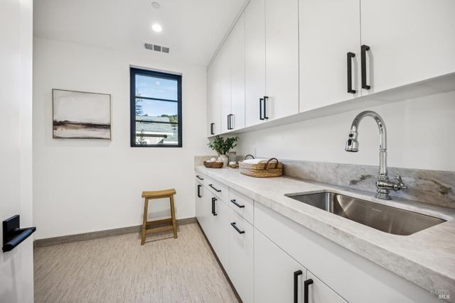 33 Fawn Dr, San Anselmo, CA 94960