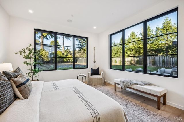 33 Fawn Dr, San Anselmo, CA 94960