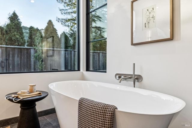 33 Fawn Dr, San Anselmo, CA 94960