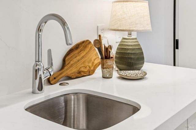 33 Fawn Dr, San Anselmo, CA 94960