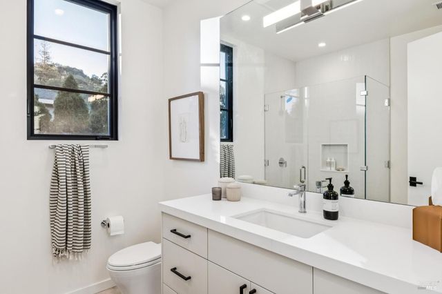 33 Fawn Dr, San Anselmo, CA 94960