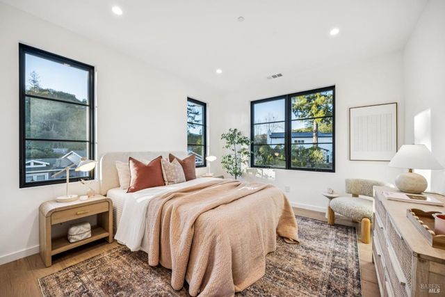 33 Fawn Dr, San Anselmo, CA 94960