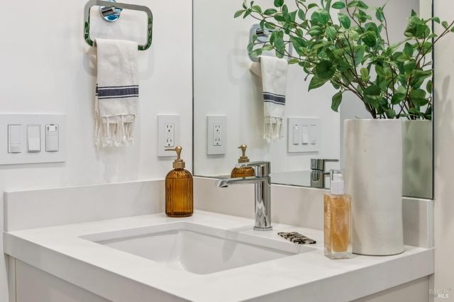 33 Fawn Dr, San Anselmo, CA 94960