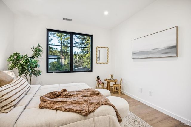 33 Fawn Dr, San Anselmo, CA 94960