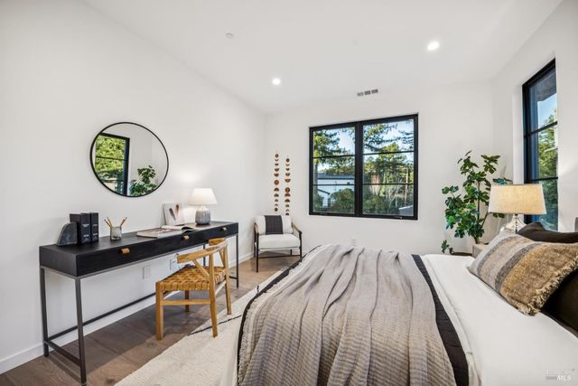 33 Fawn Dr, San Anselmo, CA 94960